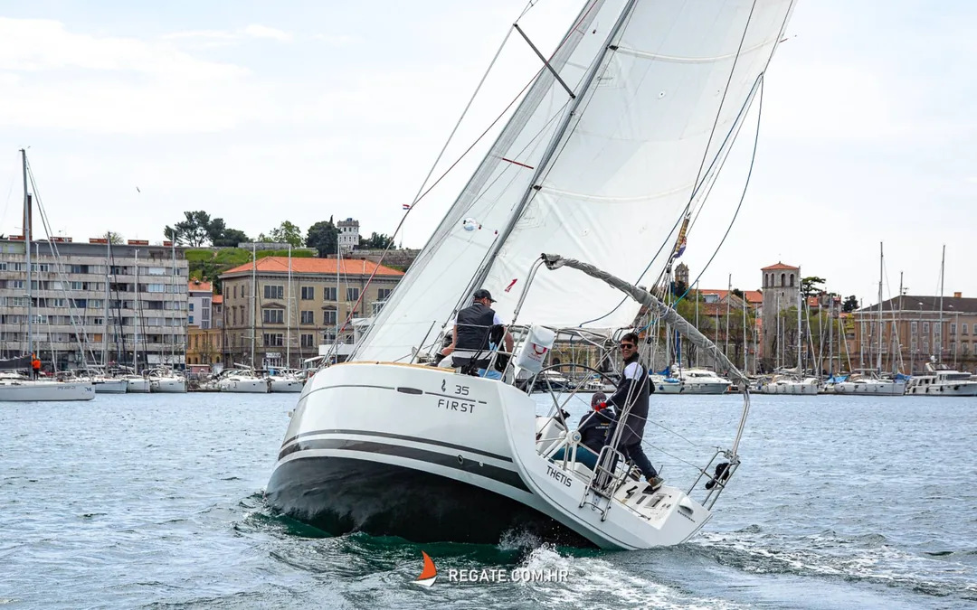 FIRST 35 sailing