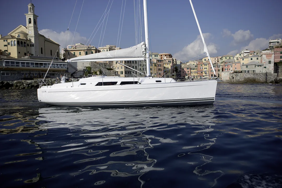 HANSE 370 sailing
