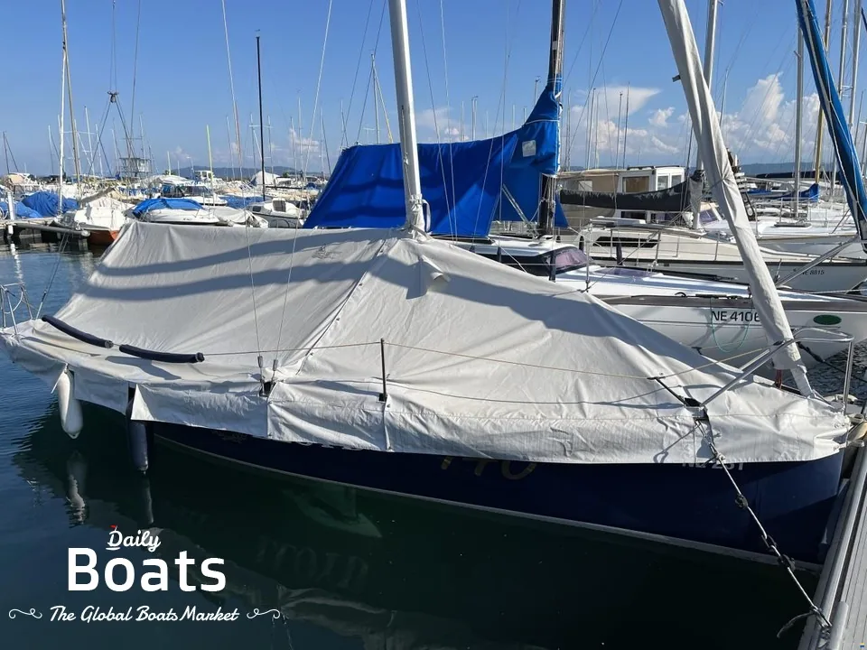 UFO 22 sailing