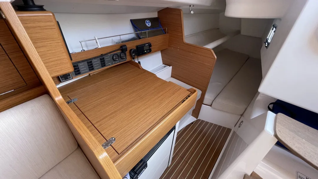 XP 33 sailing