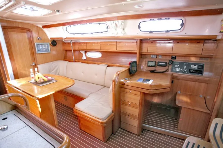 BAVARIA 38 CRUISER sailing