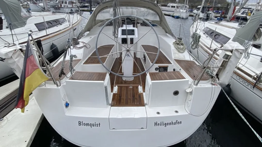 HANSE 320 sailing