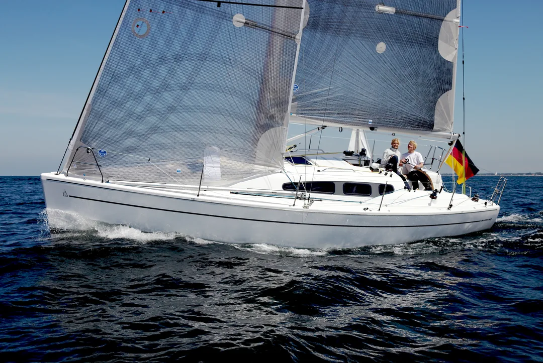 DEHLER 32 sailing