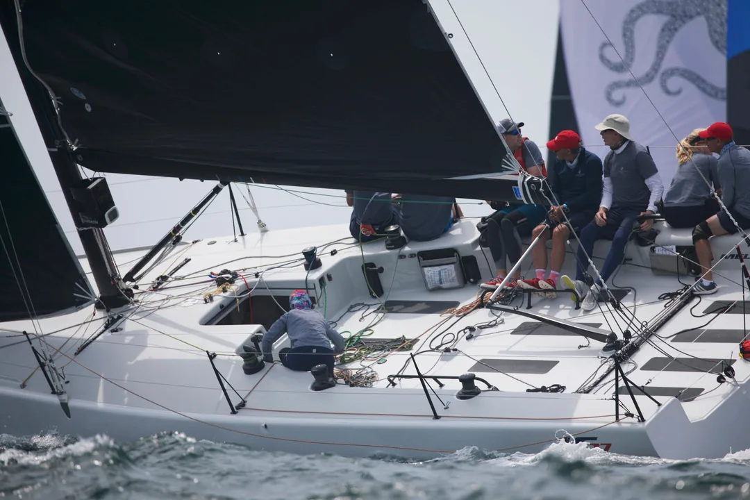 IC-37 sailing