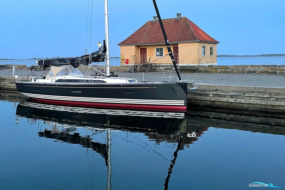 X-102 sailing
