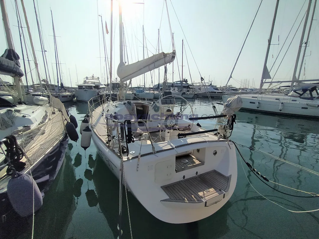 COMET 33 sailing