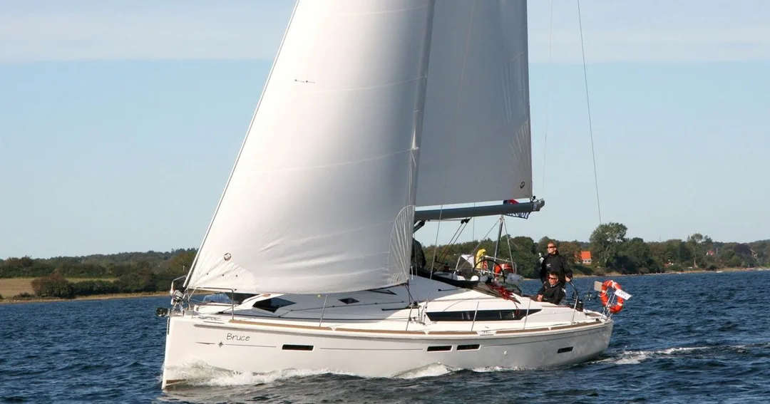 SUN ODYSSEY 439 sailing