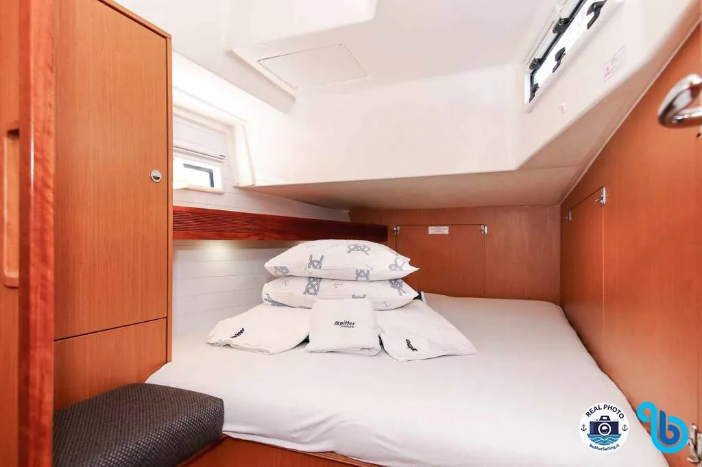 BAVARIA45 CRUISER sailing