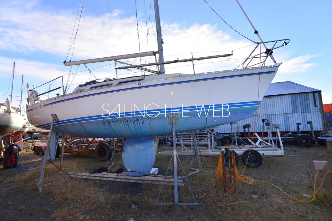 GIBSEA 312 sailing