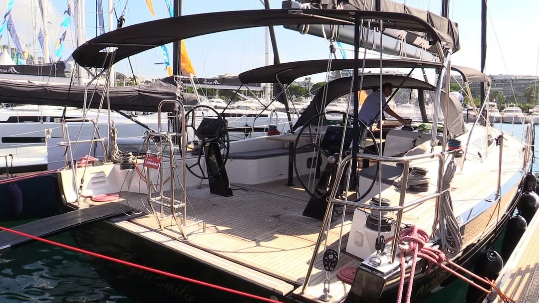 MORE 55 sailing