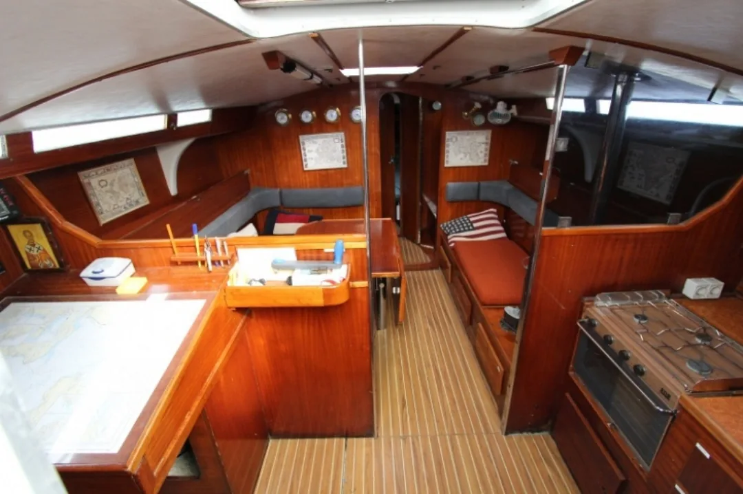 GIN FIZZ sailing