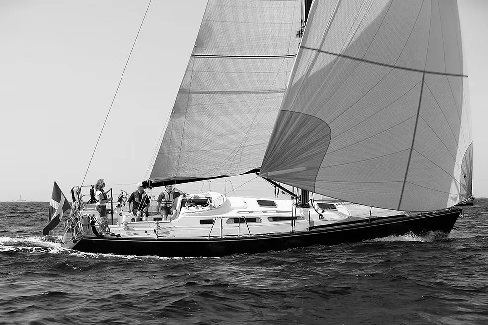 LUFFE 43 sailing