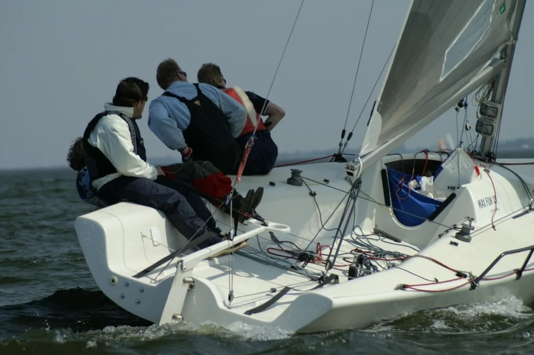 MAXFUN 25 sailing