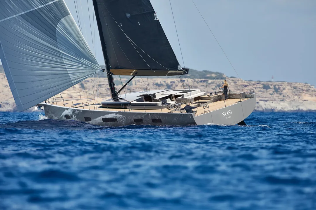 CUSTOM sailing