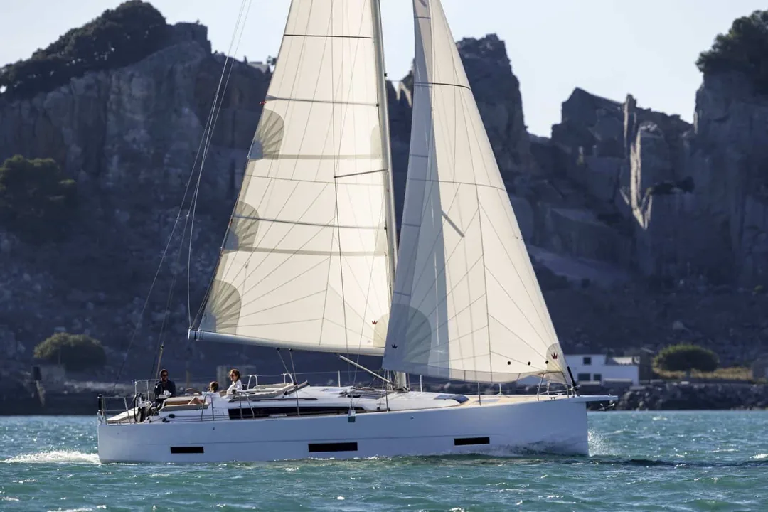 DUFOUR 390 sailing