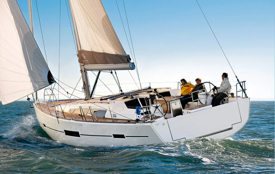 DUFOUR 500 sailing