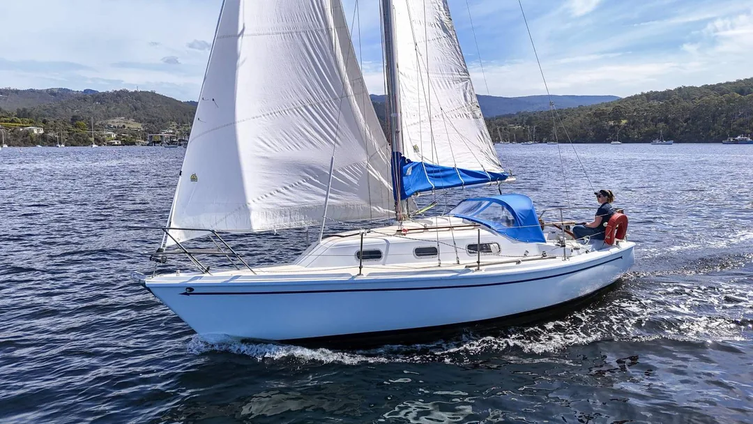 SPIRIT 28 sailing