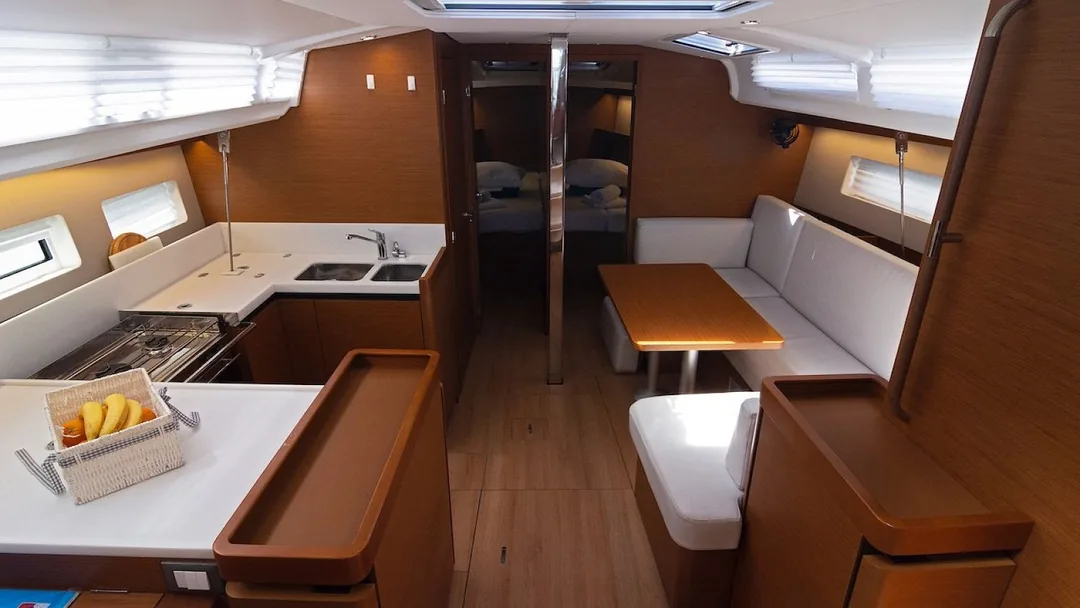 SUN ODYSSEY 440 sailing