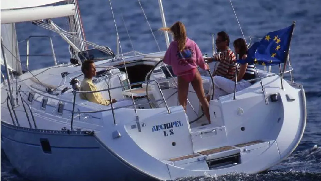 OCEANIS 400 sailing
