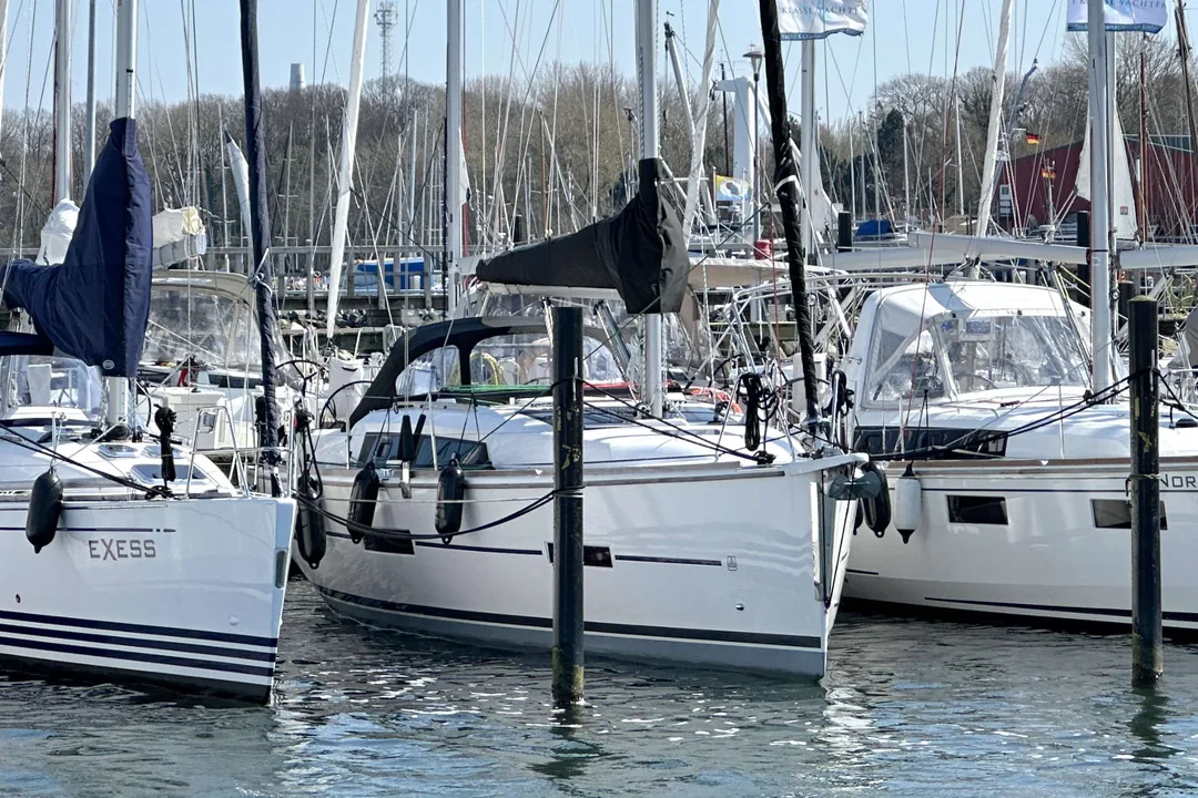 382 GL sailing