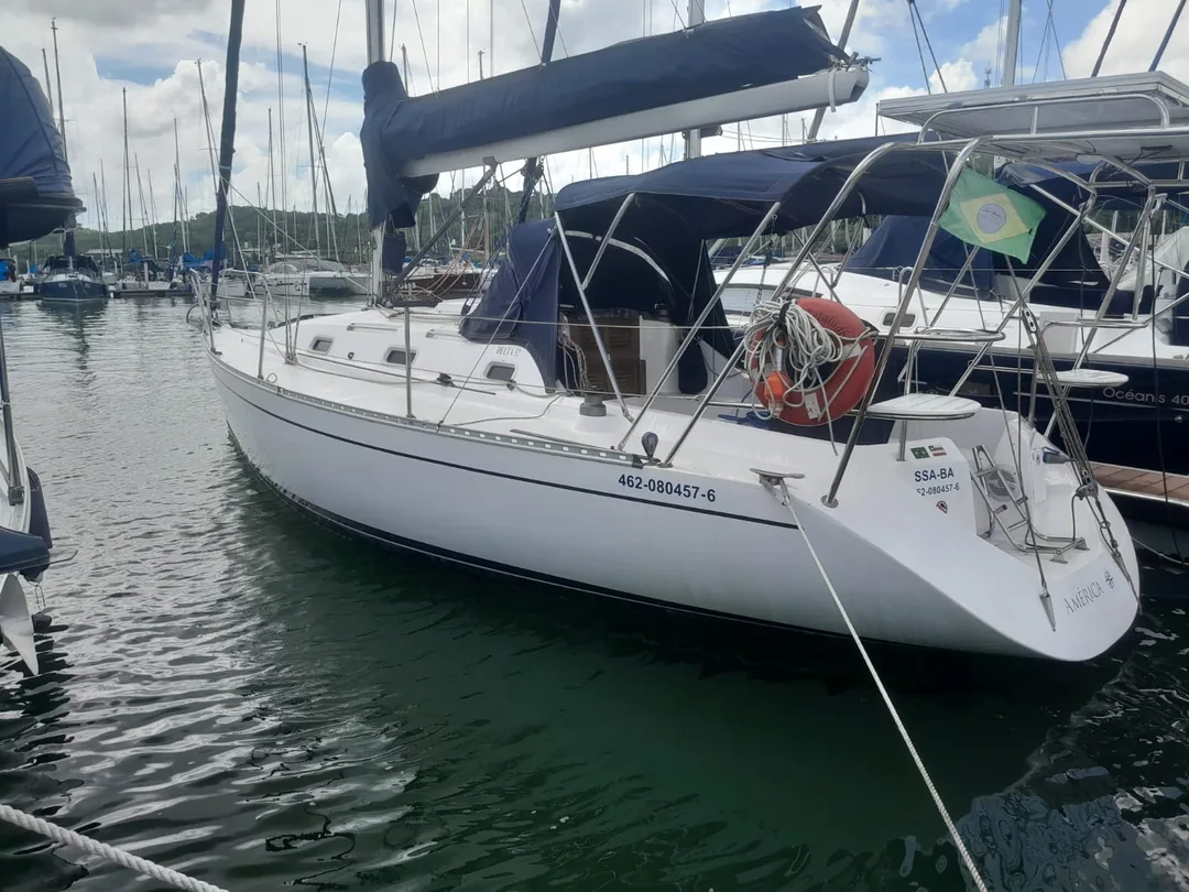 DELTA 32 sailing