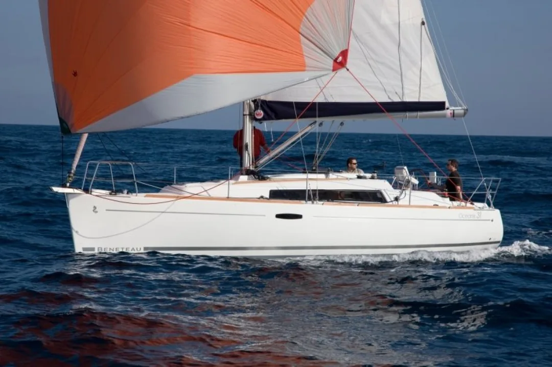 OCEANIS 31 sailing
