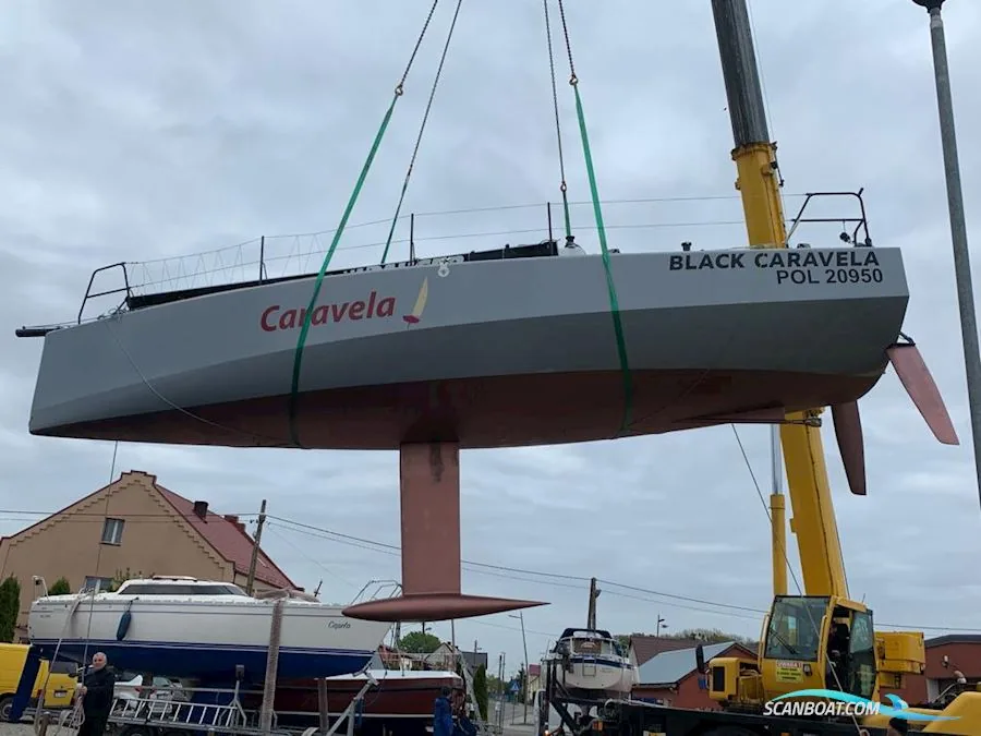 CARAVELA 950 sailing