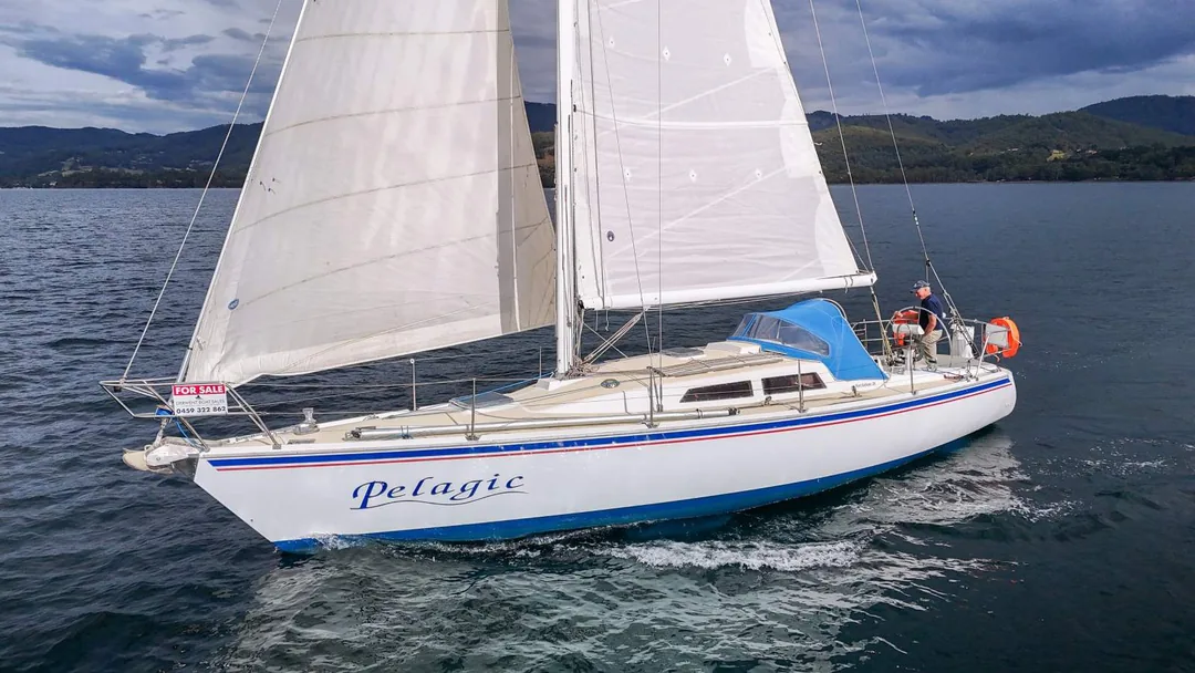 NORTHSHORE 38 sailing