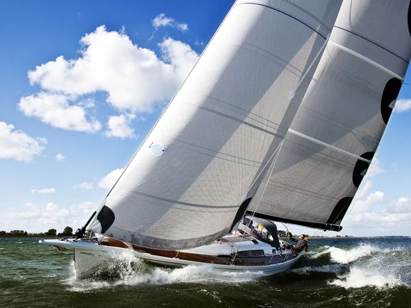 WINNER 1220 sailing