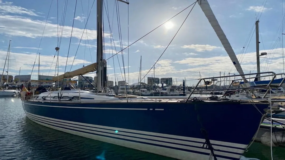 X-562 sailing