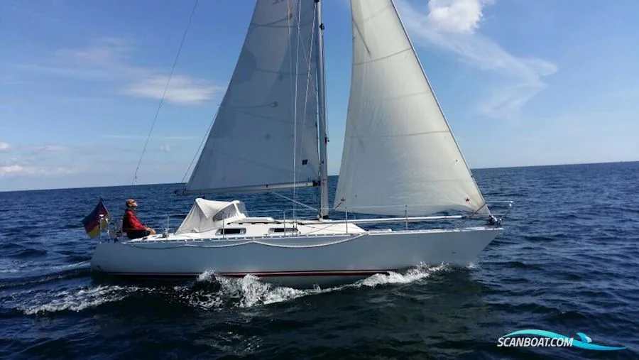OMEGA 34 sailing