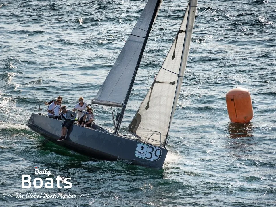ESSE 990 sailing