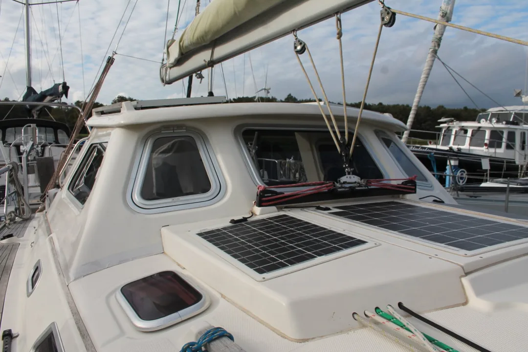 HANSE 411 sailing