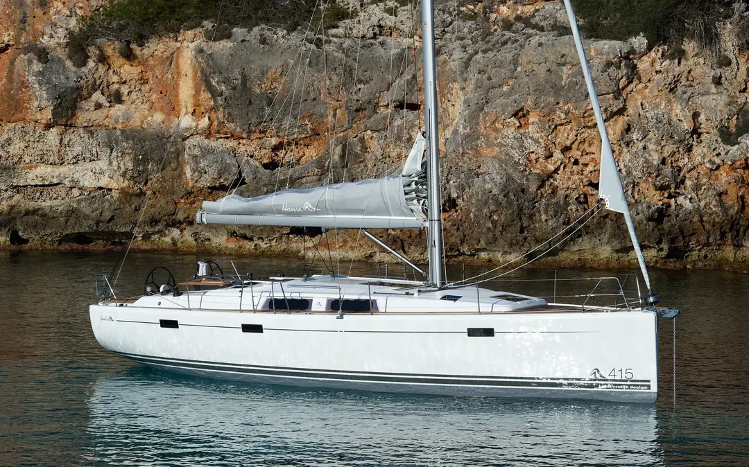 HANSE 415 sailing