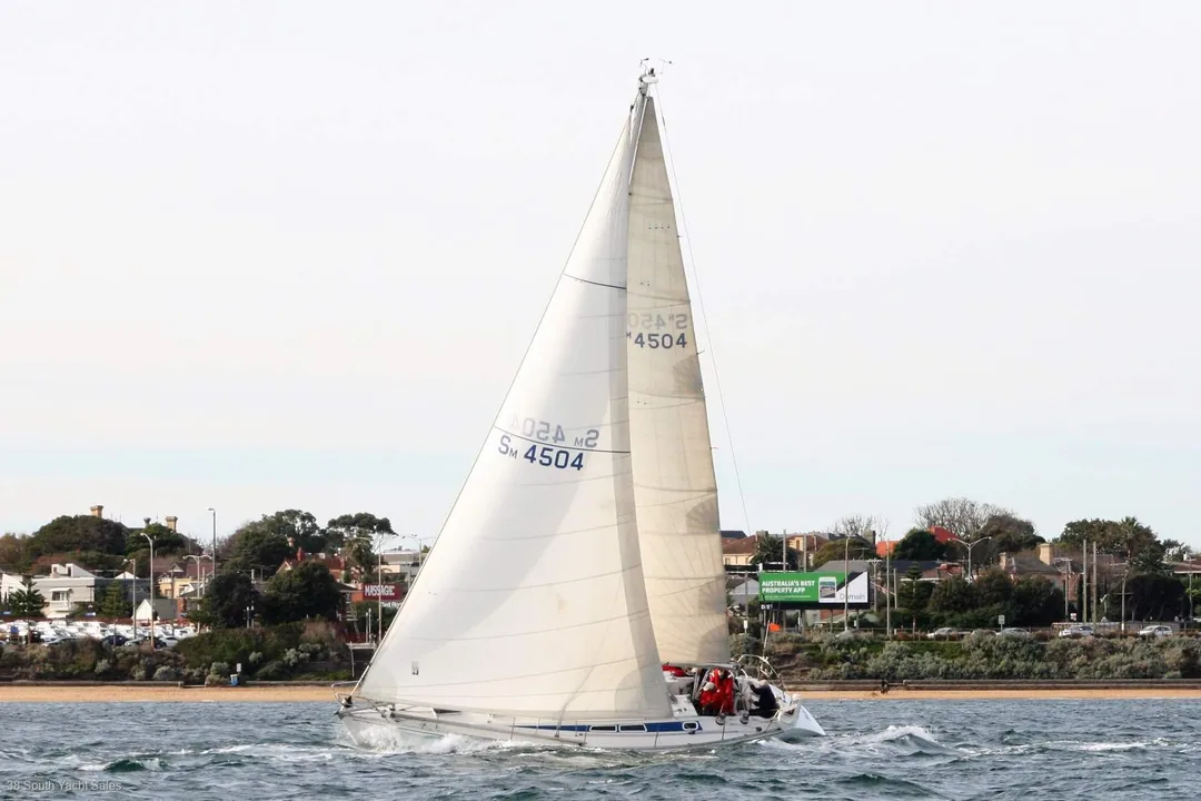 COMET 12 sailing