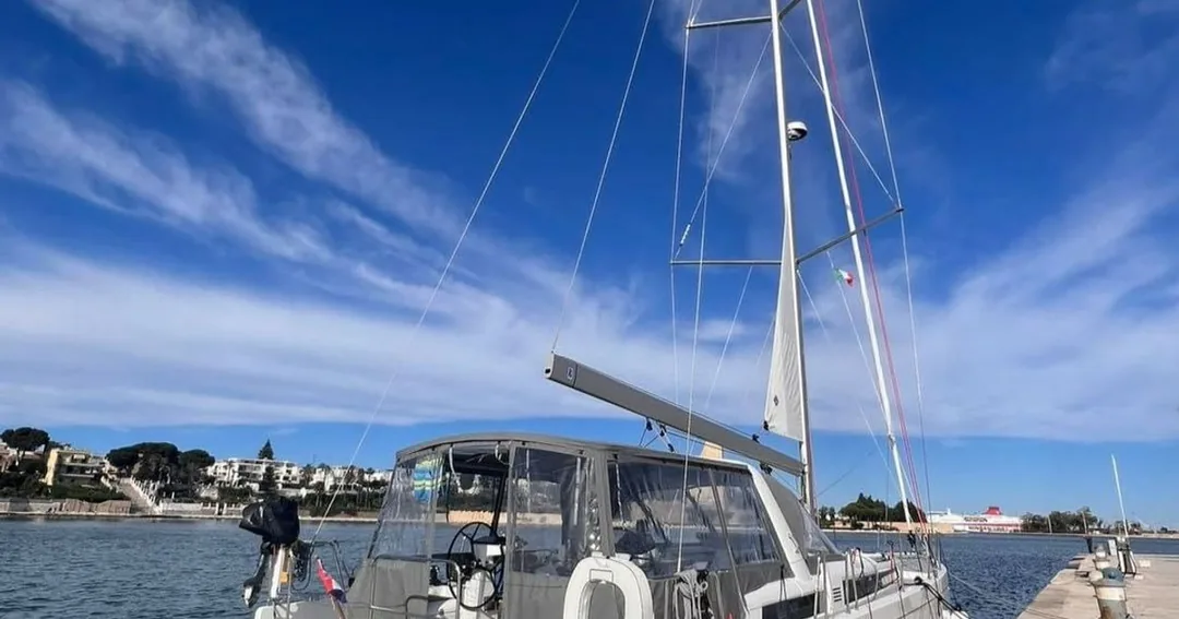 OCEANIS 54 sailing