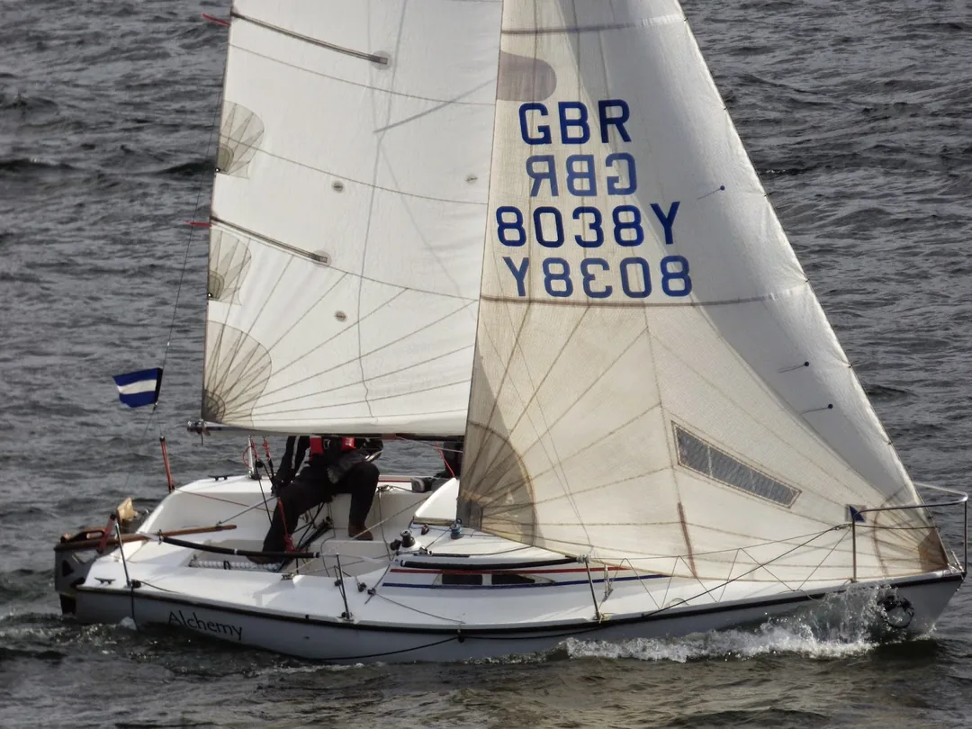 HUNTER FORMULA ONE sailing