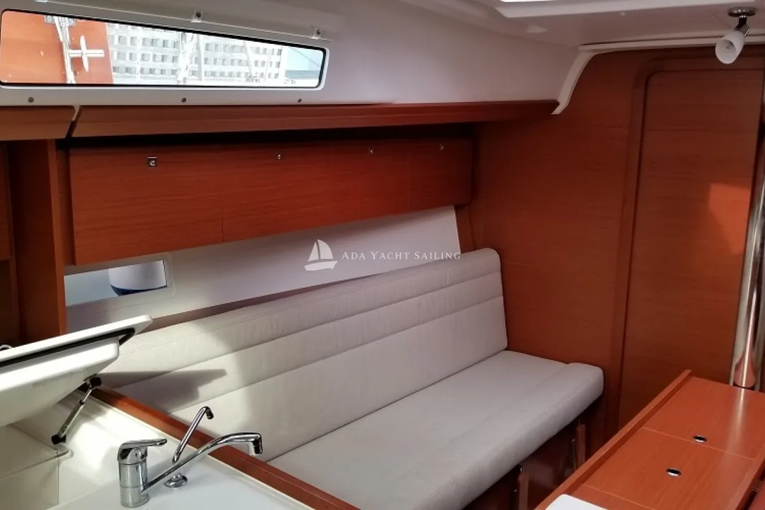 DUFOUR 350 GL sailing