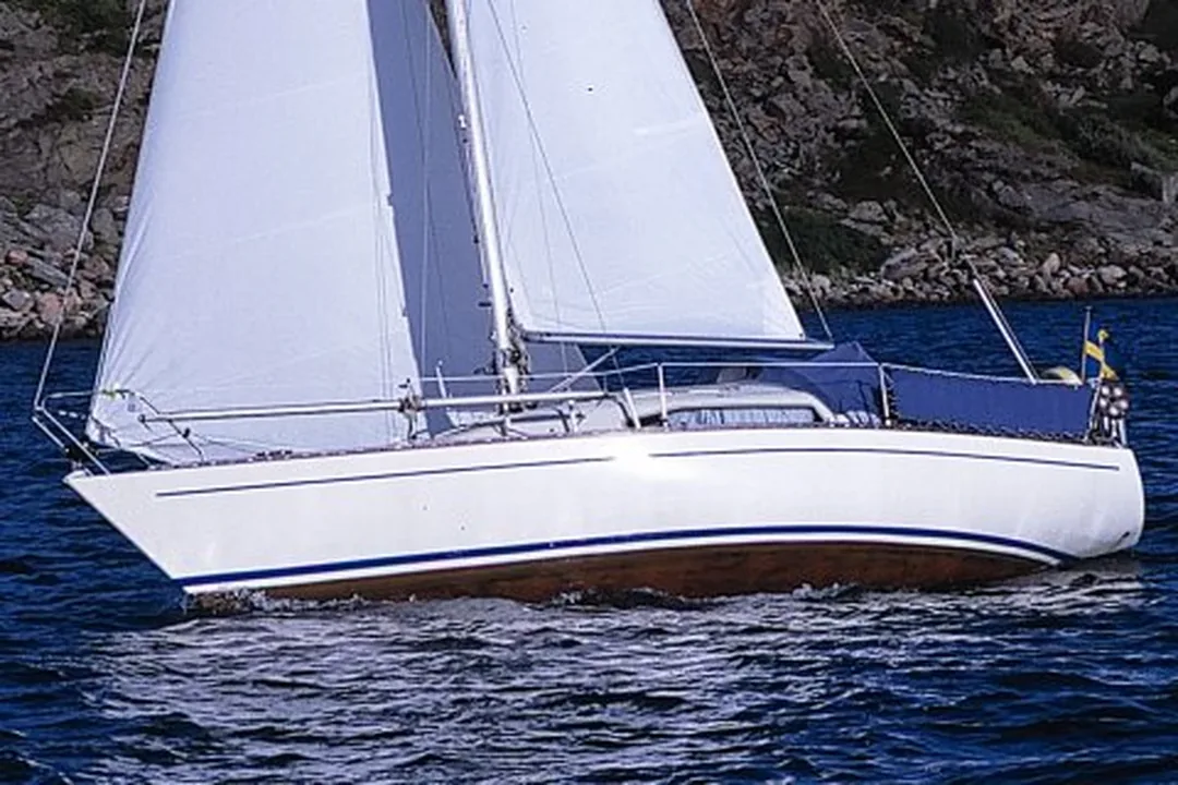 ALBIN 79 sailing
