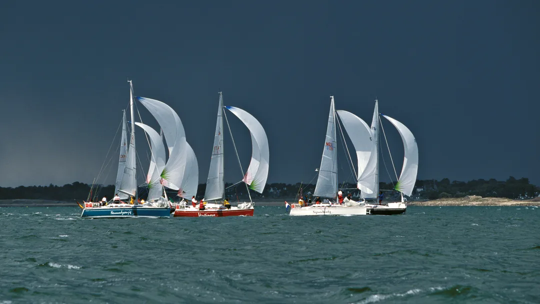 DEHLER 28 sailing