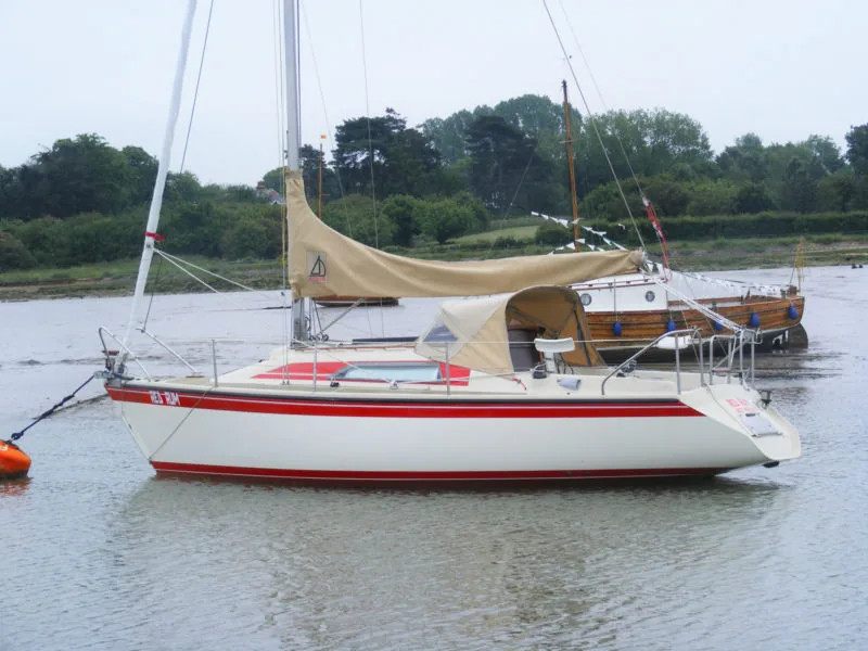 DEHLER 25 sailing