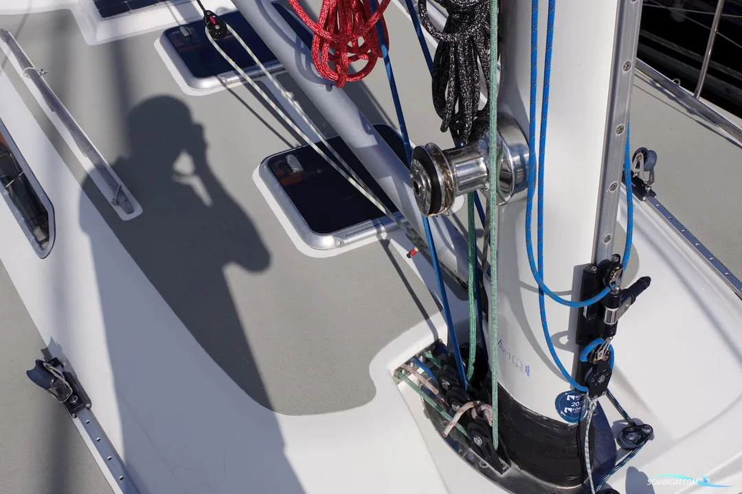 LUFFE 48 sailing