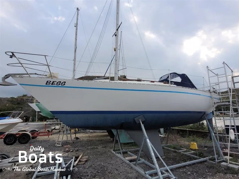 UFO 31 sailing