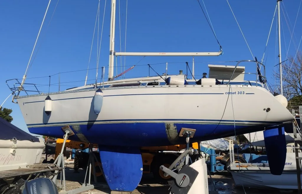 COMET 303 sailing