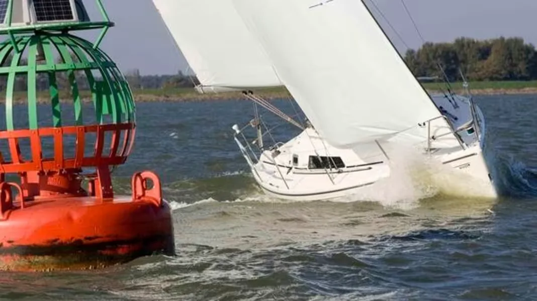 WINNER 10.20 sailing