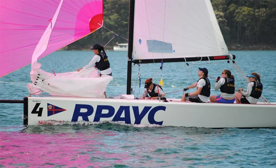ELLIOTT 7 sailing