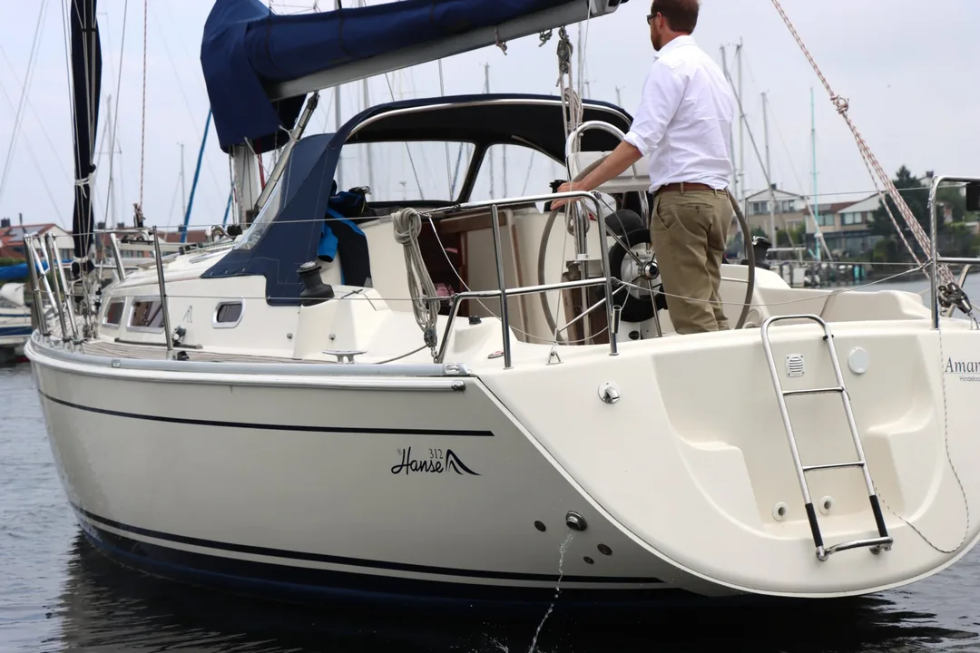 HANSE 312 sailing