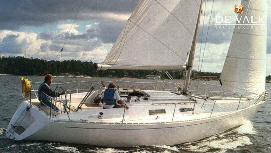 OMEGA 36 sailing