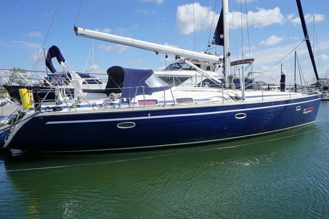 BAVARIA 47 sailing