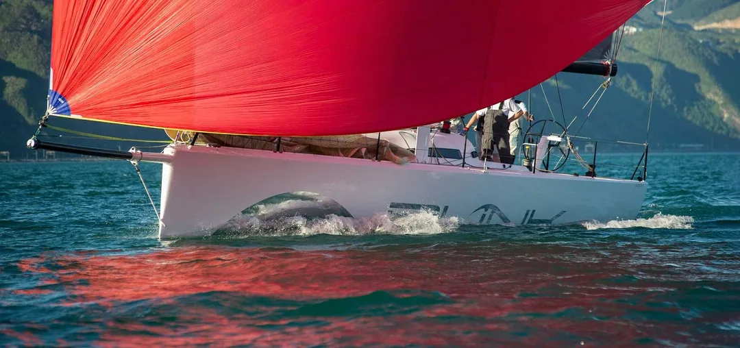SHAW 9 sailing